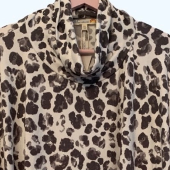 C&C CALIFORNIA Super Soft Asymmetrical Hem Knit Animal Print Top XL NEW - Picture 3 of 10